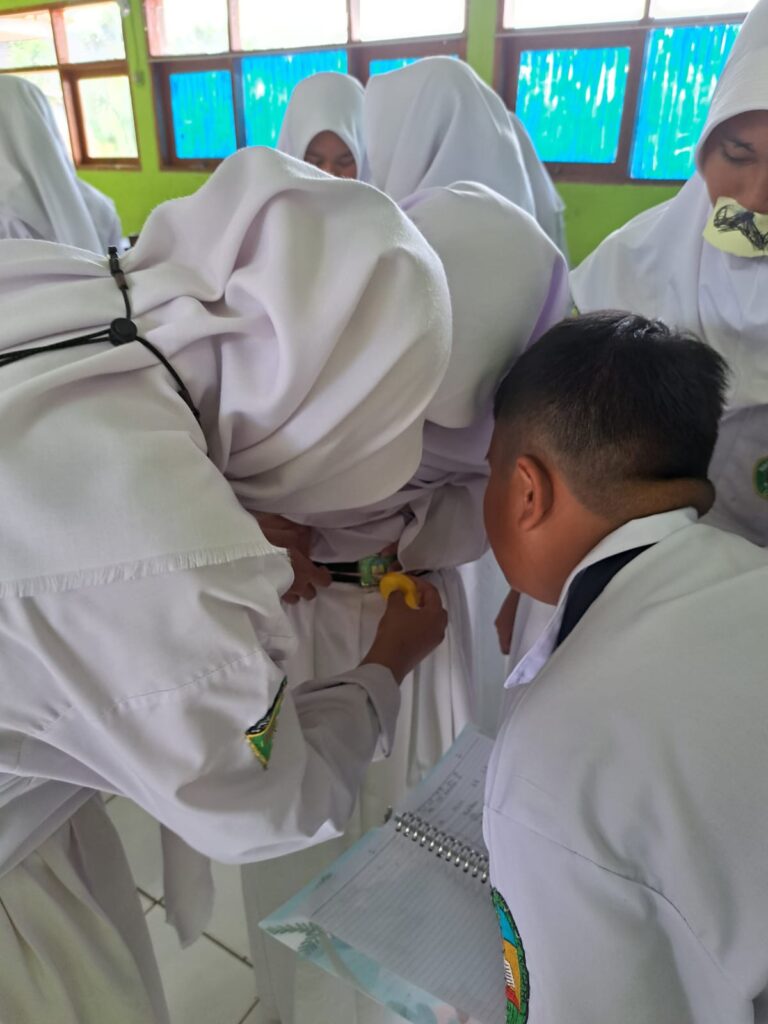 Mengukur Lingkar Pinggang