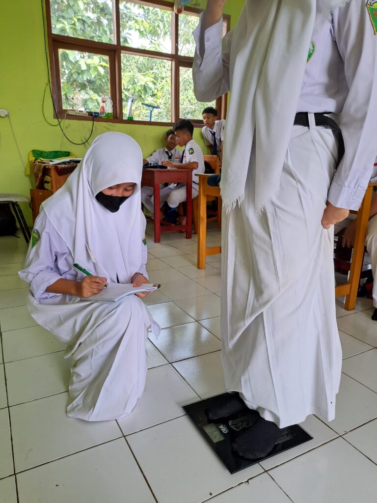 Mengukur Berat Badan